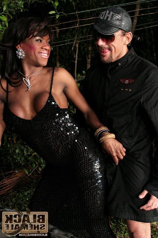 16P Ebony shemale babe gives a dude his first black cock