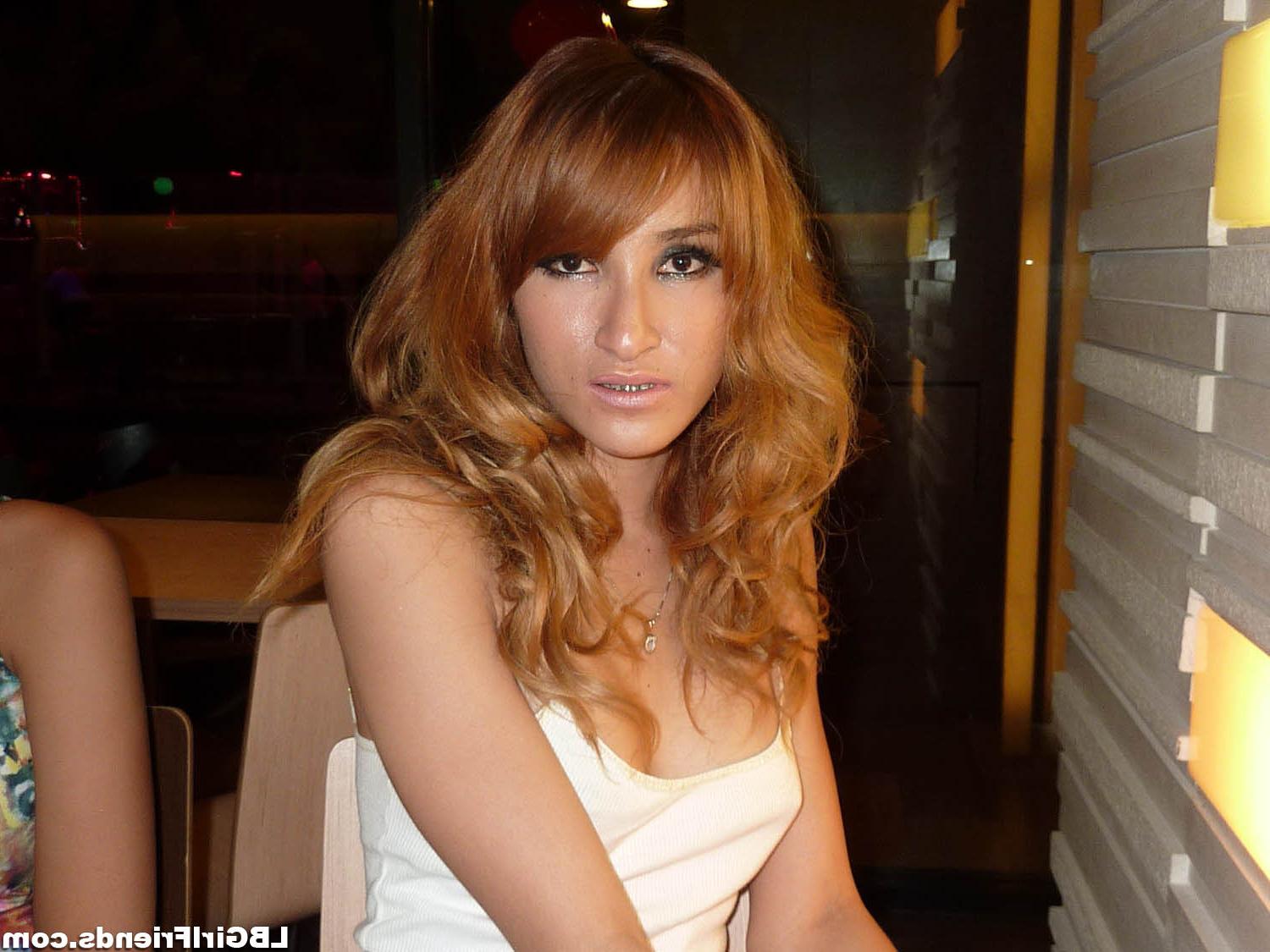 11P Hot Amateur Ladyboy Girlfriends Caught On Camera