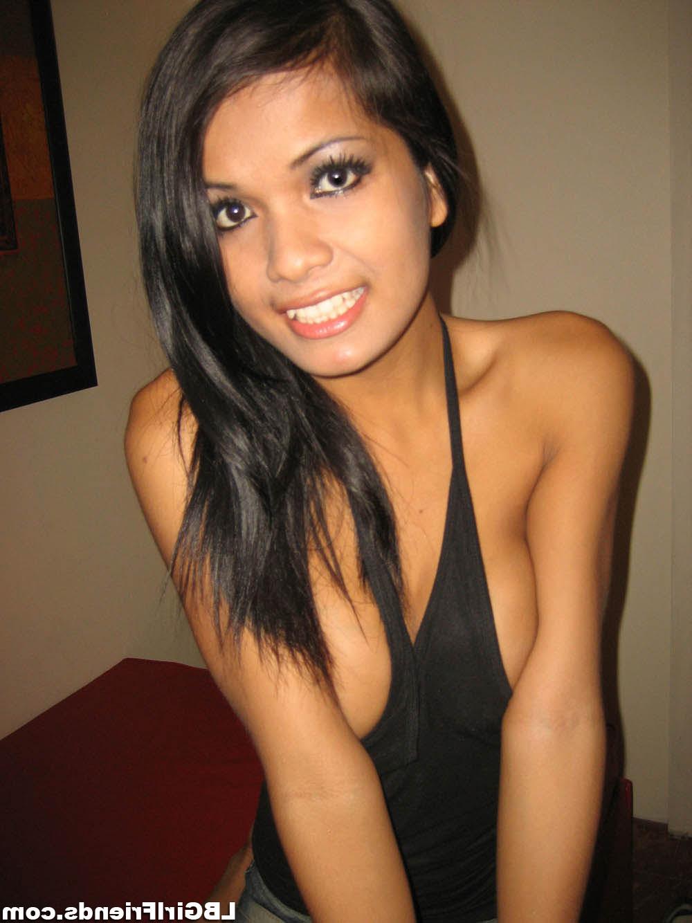 11P Hot Amateur Ladyboy Girlfriends Caught On Camera