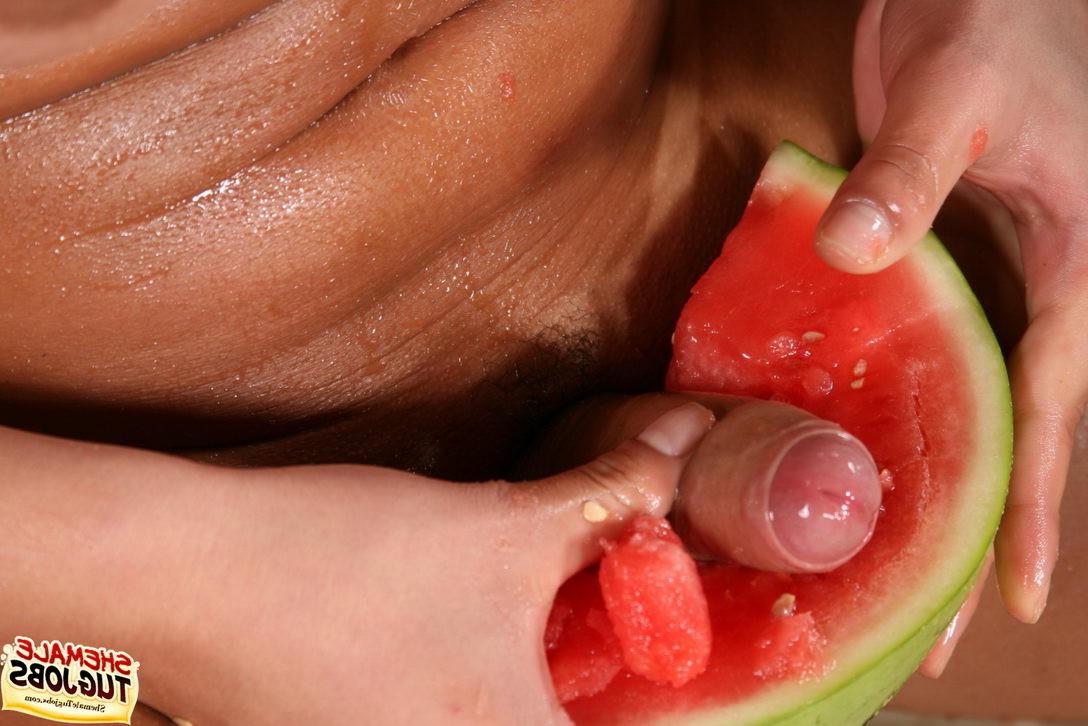 11P Hot ebony shemale playing with her melons