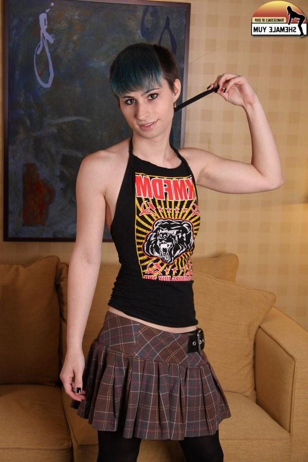16P Skinny And Hung Goth American Shemale Plays With Her Dildo