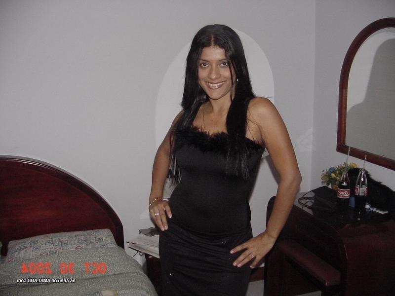 13P Wild sexy gorgeous amateur Spanish chick posing