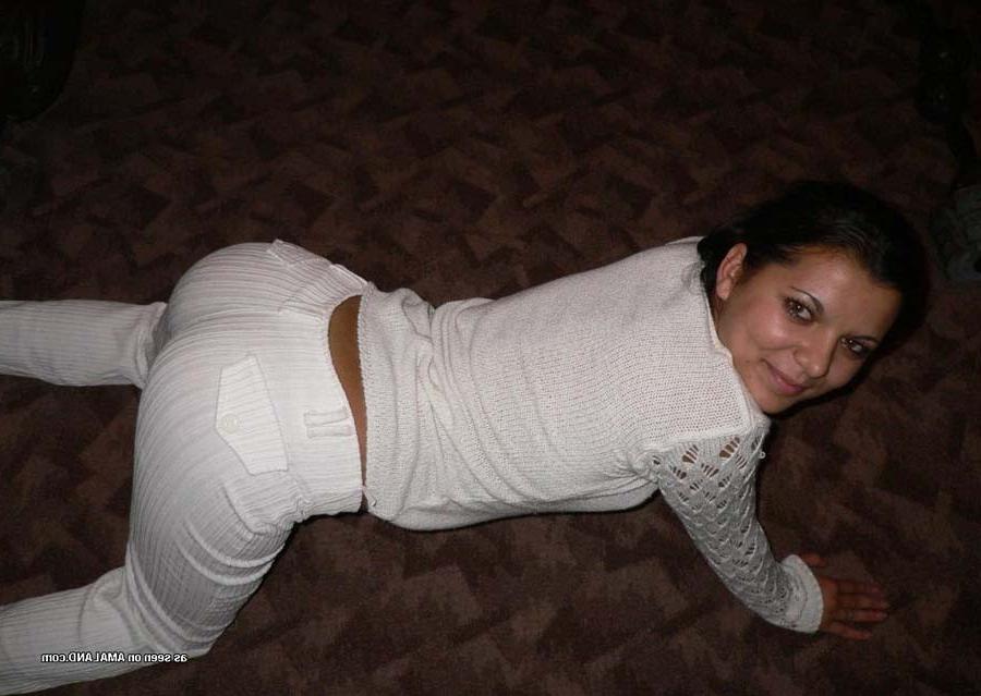 16P Photo set of a Spanish senorita posing sexy