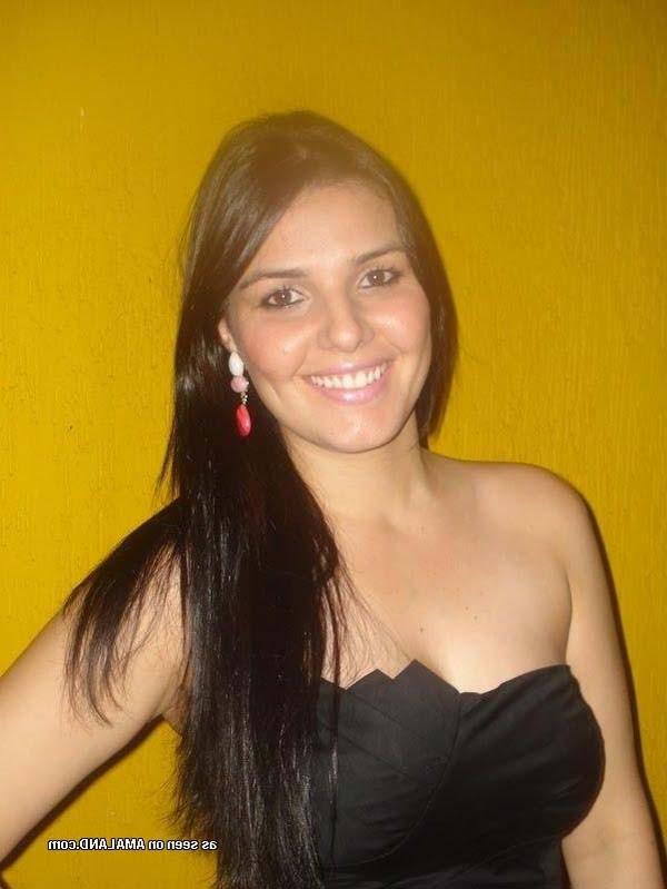 15P Steamy hot Spanish chick's selfpics