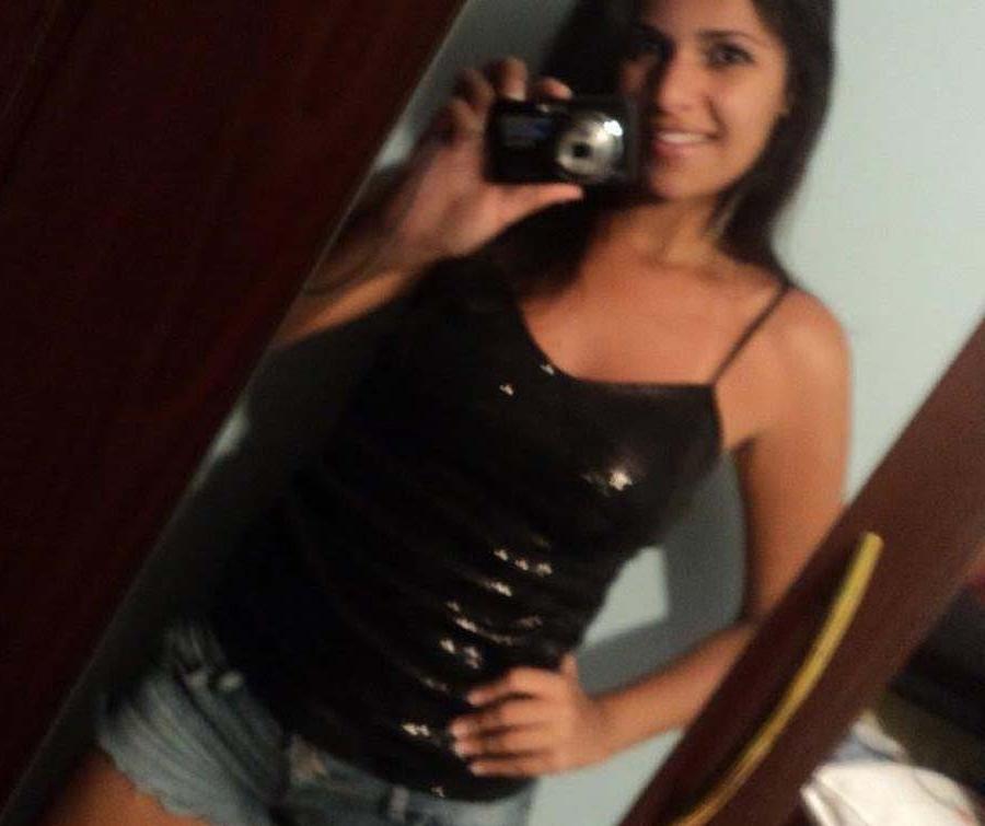 15P Steamy hot Spanish chick's selfpics