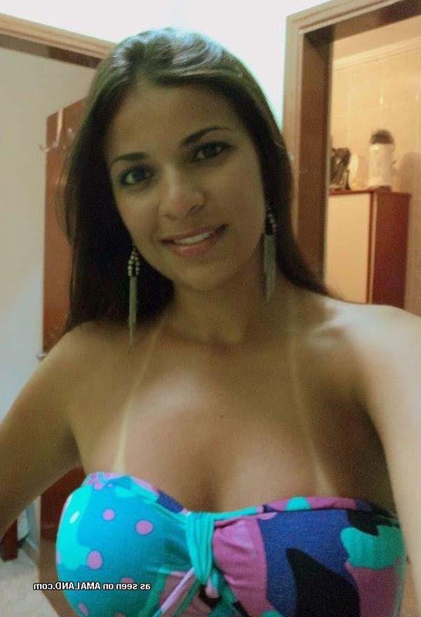 15P Steamy hot Spanish chick's selfpics