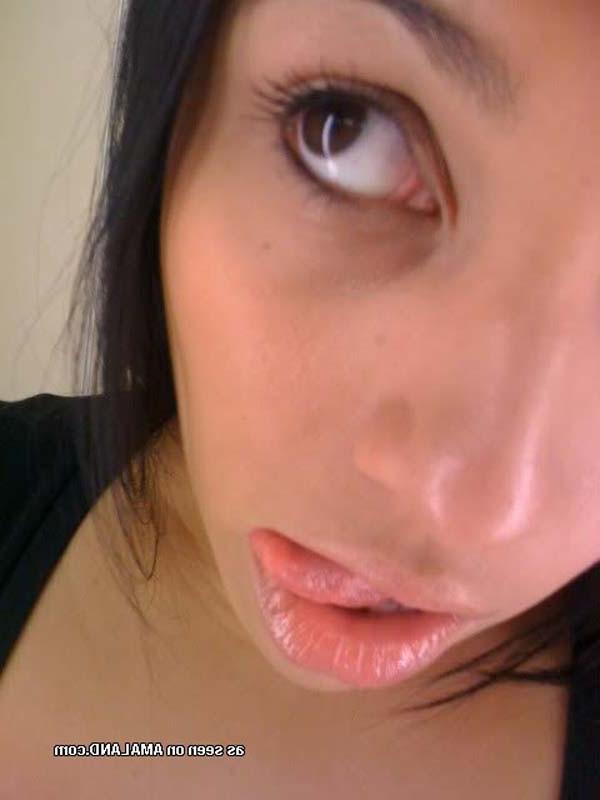 16P Nice collection of an amateur Spanish hottie's sexy selfpics