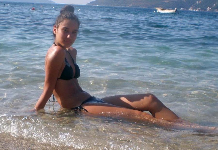 16P Collection of a sexy Spanish senorita's selfpics