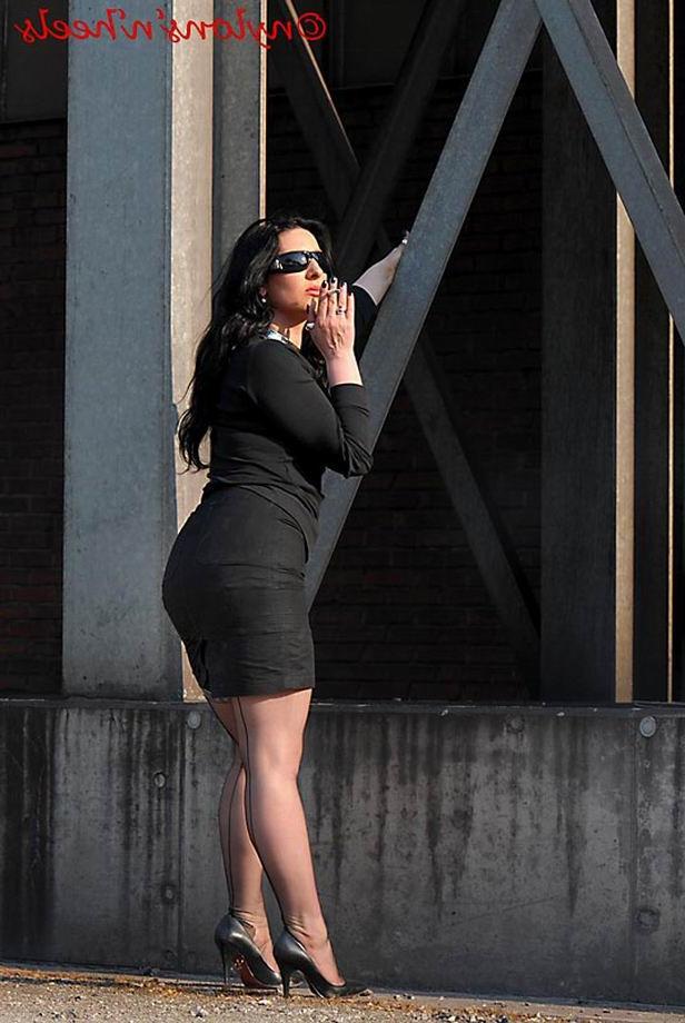 12P German leg model Justine teasing outdoors