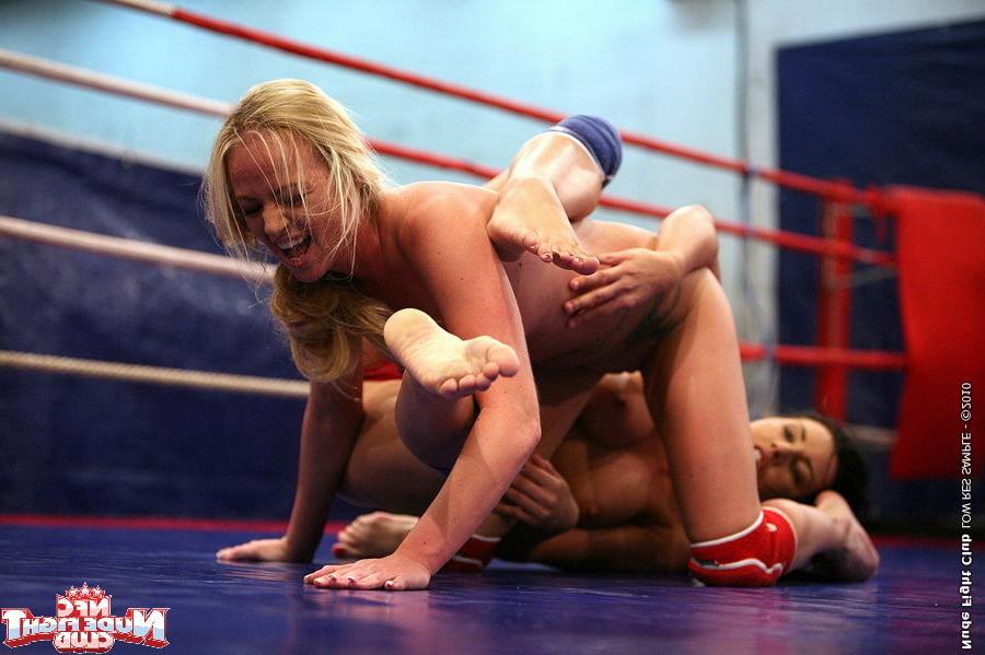 16P Melissa Ria brunette babe in catfight with lezdom
