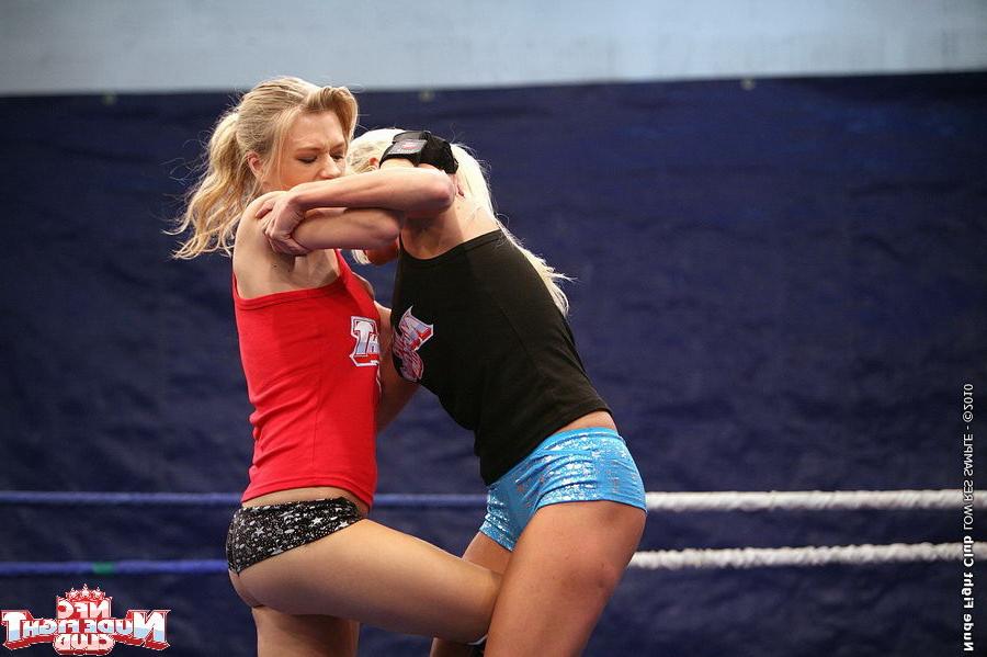 16P Michelle Moist blonde babe in lesbian sex catfight