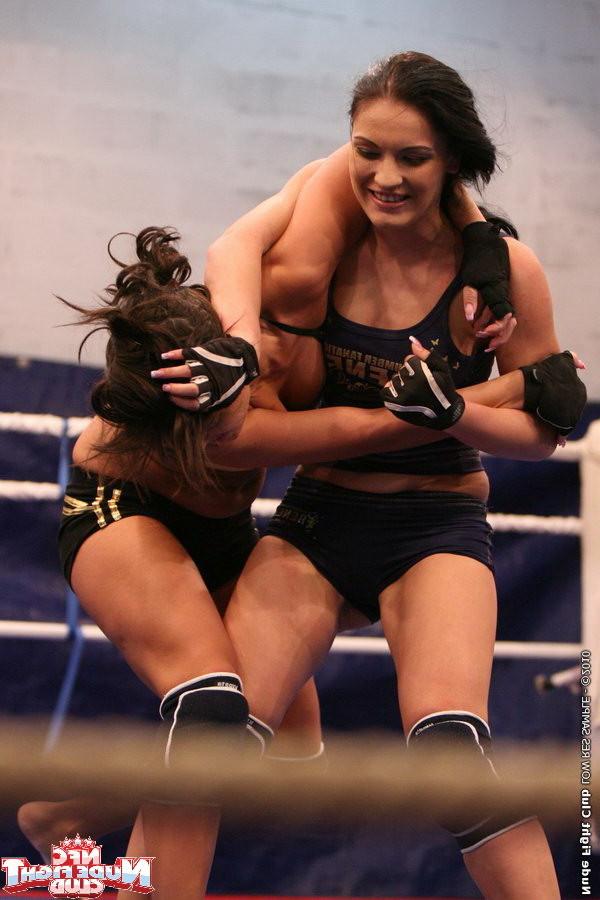 16P Melanie Memphis brunette lesbian babe in catfight
