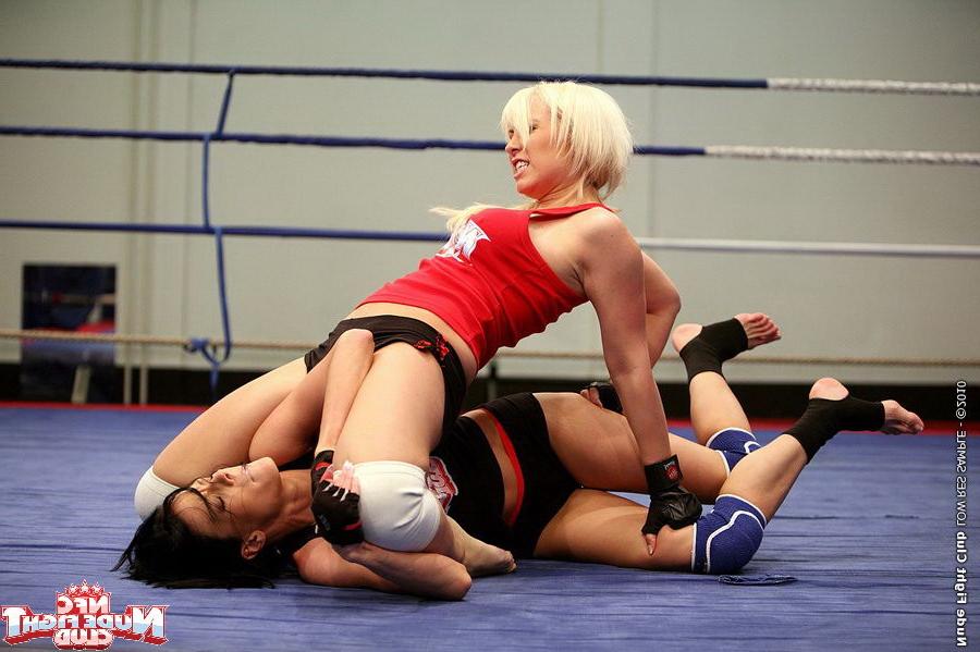 16P Karlie Simon blonde busty babe in lesbian catfight