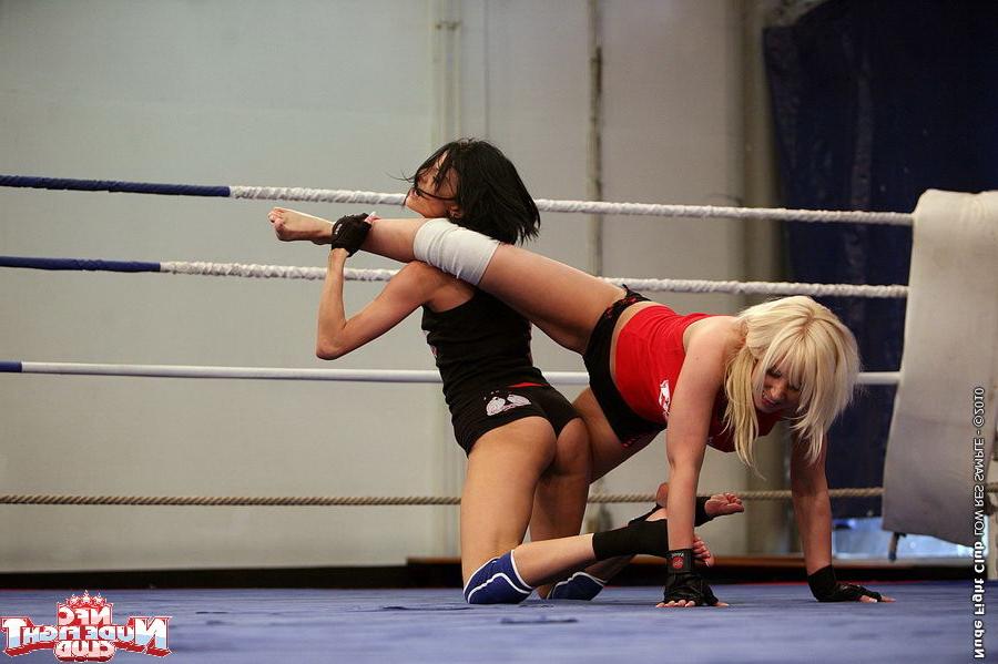 16P Karlie Simon blonde busty babe in lesbian catfight