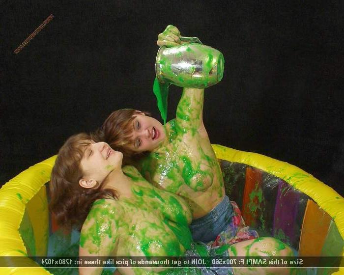 12P BBW and girlfriend bathe in jello