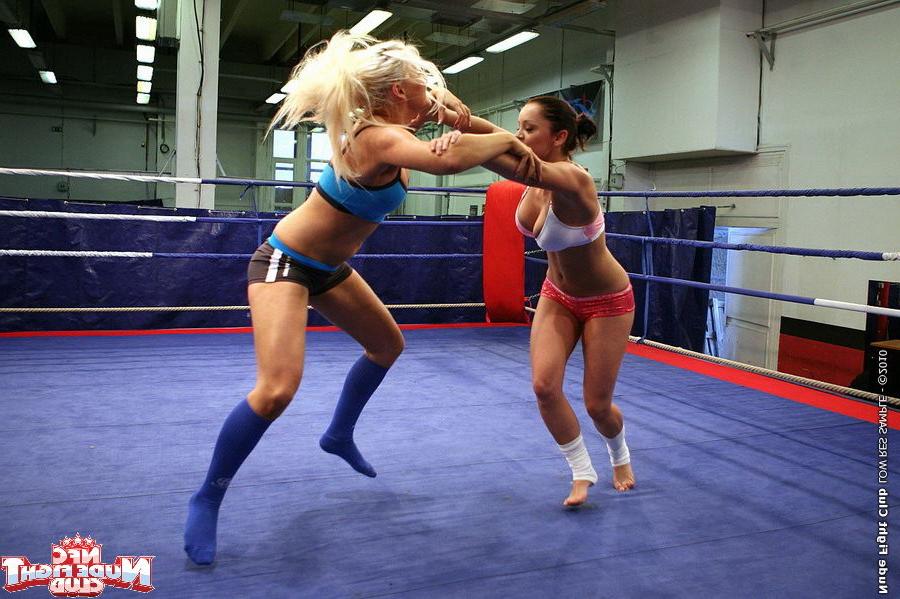 16P Liza del Sierra im Schlampen-Catfight mit Lesben