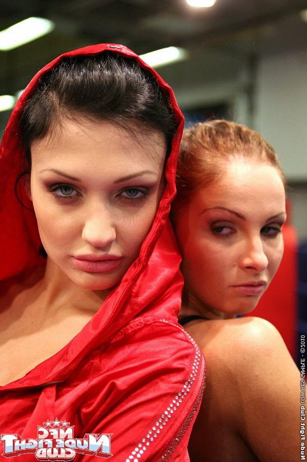 12P Grappling and wrestling starts among the bitches
