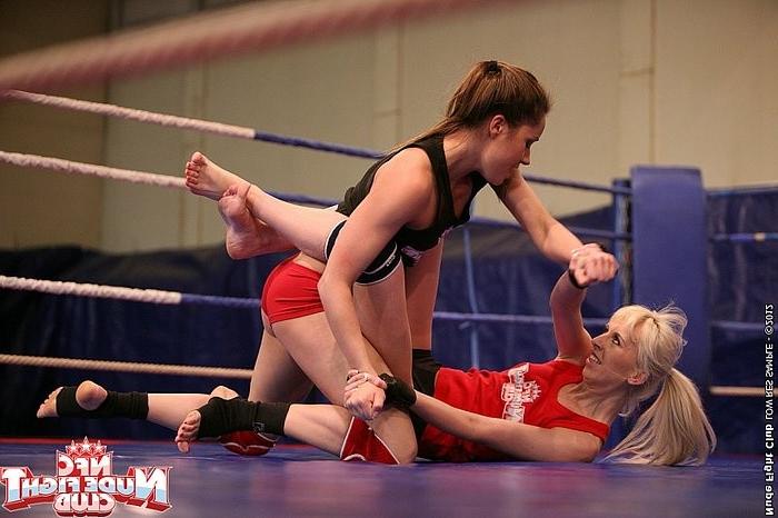 16P Alexa Wild blonde lesbian in sex catfight with dominant Ashley