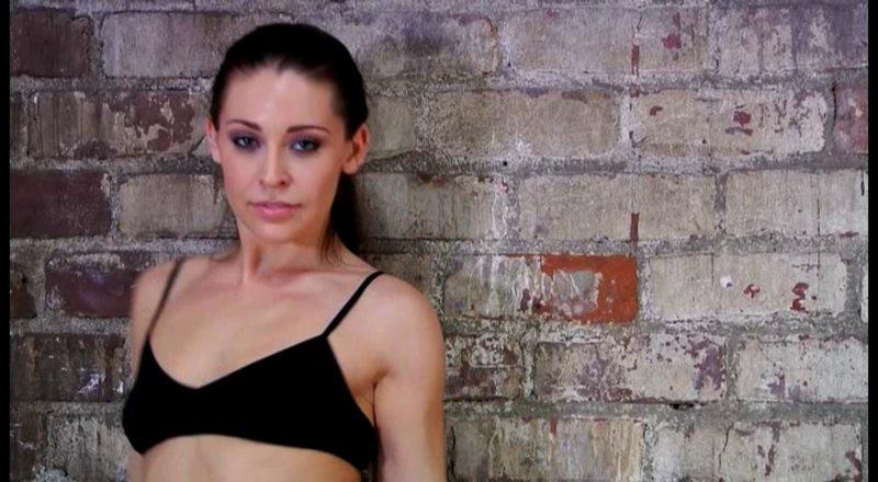 16P Lily Labeau and Gracie Glam muffdiving after sport