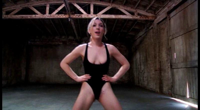 16P Lily Labeau and Gracie Glam muffdiving after sport