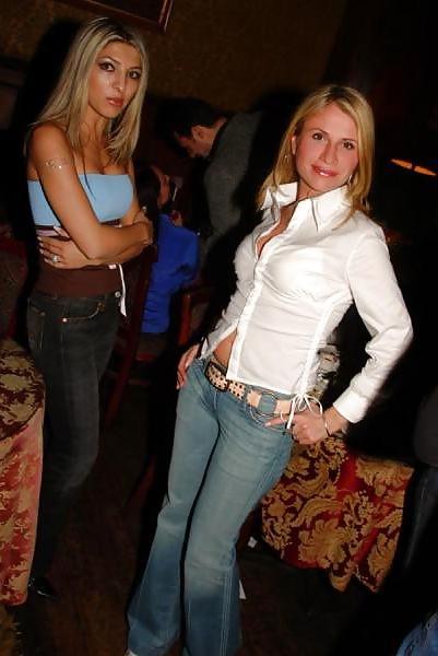 25P Beautys in boots and jeans