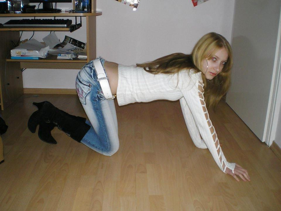 25P Beautys in boots and jeans