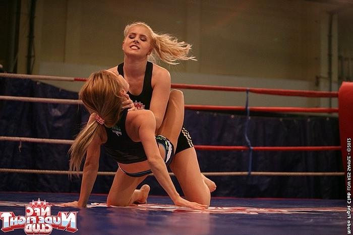 16P Brandy Smile blonde dominant lesbian in sex catfight with Nikky