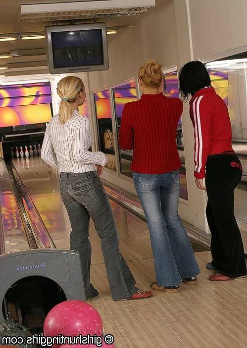 16P Lesbians Seduce Innocent Straight Girl at the Bowling Alley