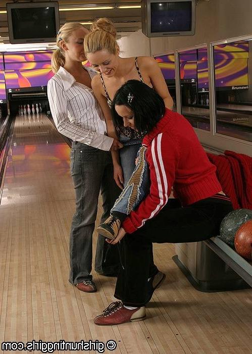 16P Lesbians Seduce Innocent Straight Girl at the Bowling Alley