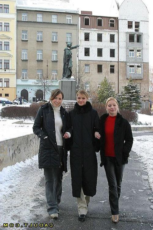 16P Hot lesbian babes kissing &amp;amp; foursome group oral sex