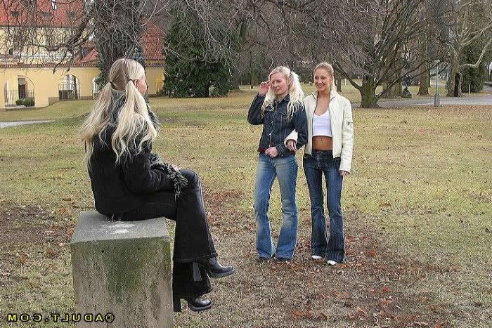 16P Three lesbians licking wet crack