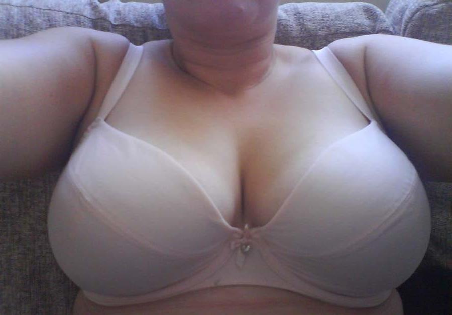 12P Unknown busty plump babe in close up