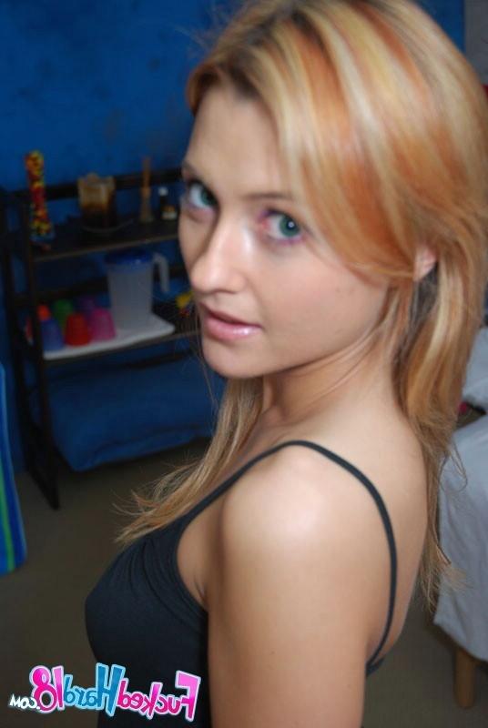 16P Hot blonde chick sucks a massive pipe before getting banged