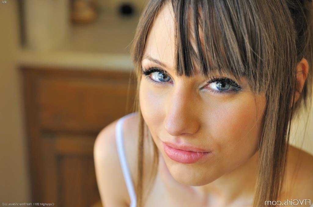 16P Amazing brunette babe with perky tits toying pussy to climax