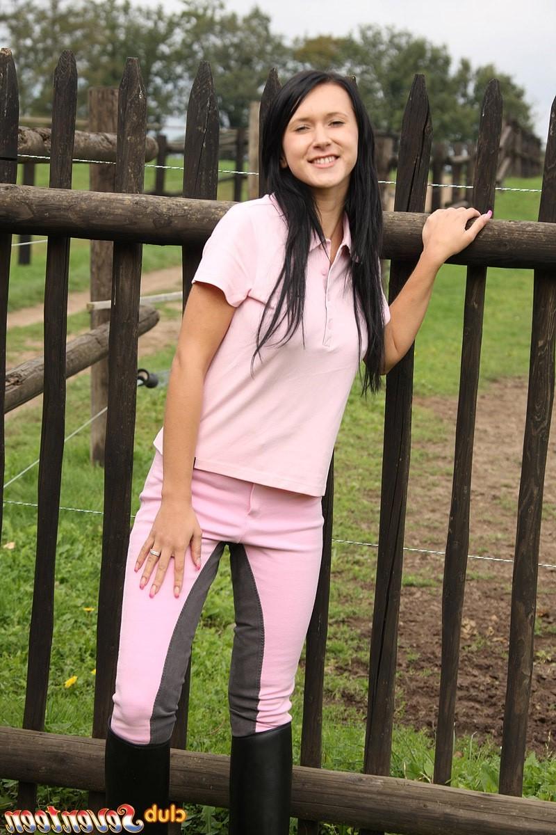 15P Very cute cute teenage girl loves masturbating outside