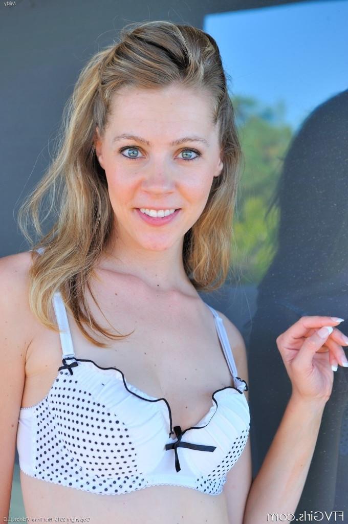 16P Amazing blonde babe rubbing her perky tits and showing pussy