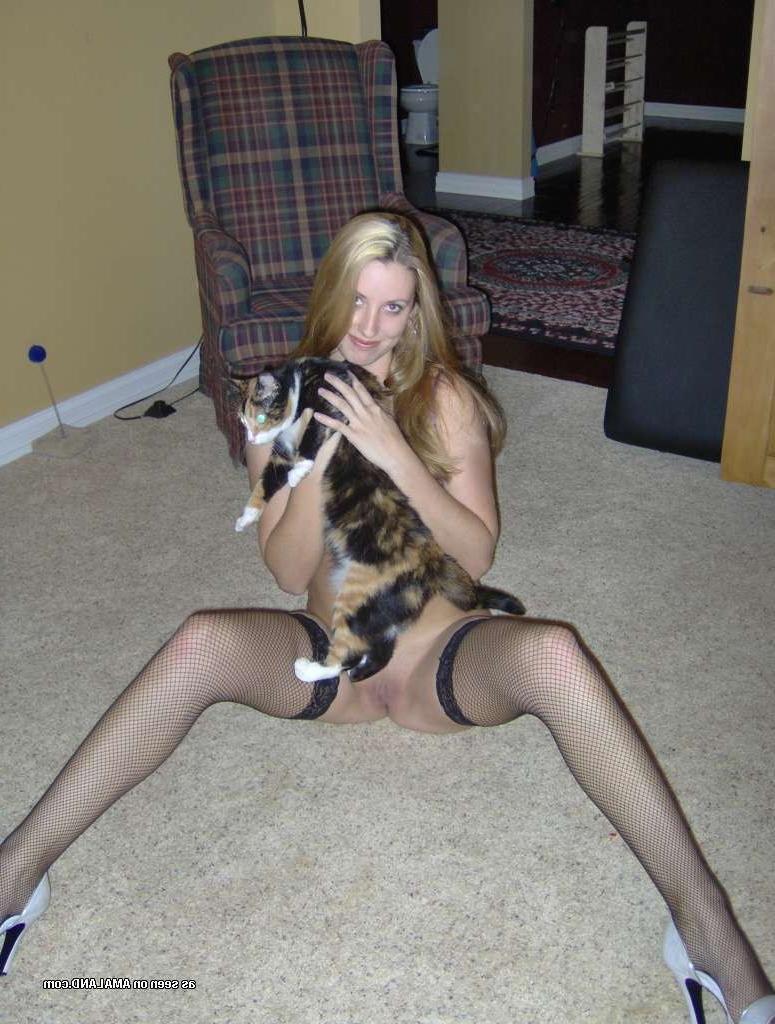 15P Masturbating small titted amateur GF sucks cock in homemade pix