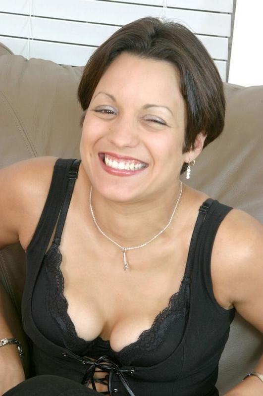 16P Mature single lover masturbating her pussy and ass