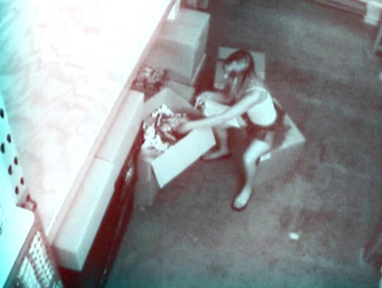 16P dirty skank caught fingering herself on hidden camera