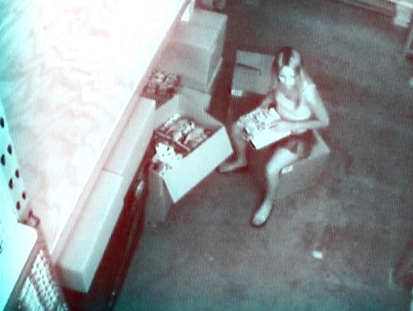16P dirty skank caught fingering herself on hidden camera