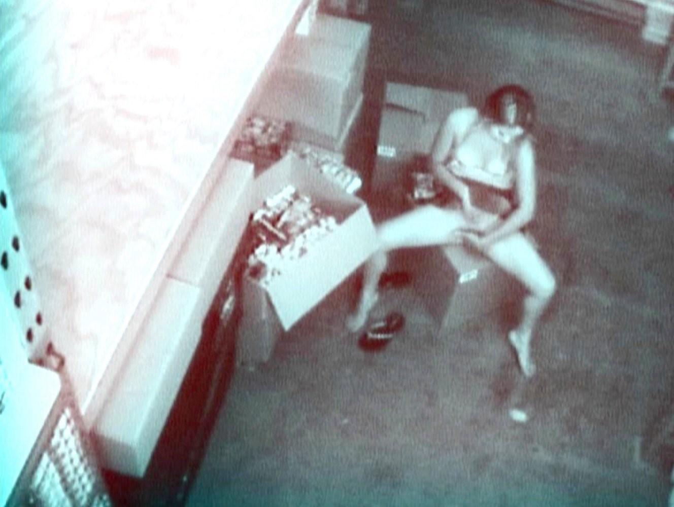 16P dirty skank caught fingering herself on hidden camera