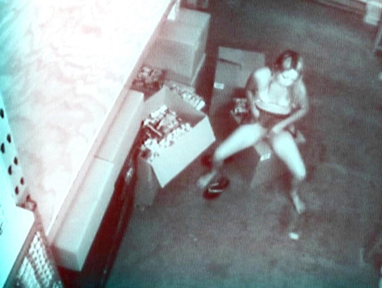 16P dirty skank caught fingering herself on hidden camera