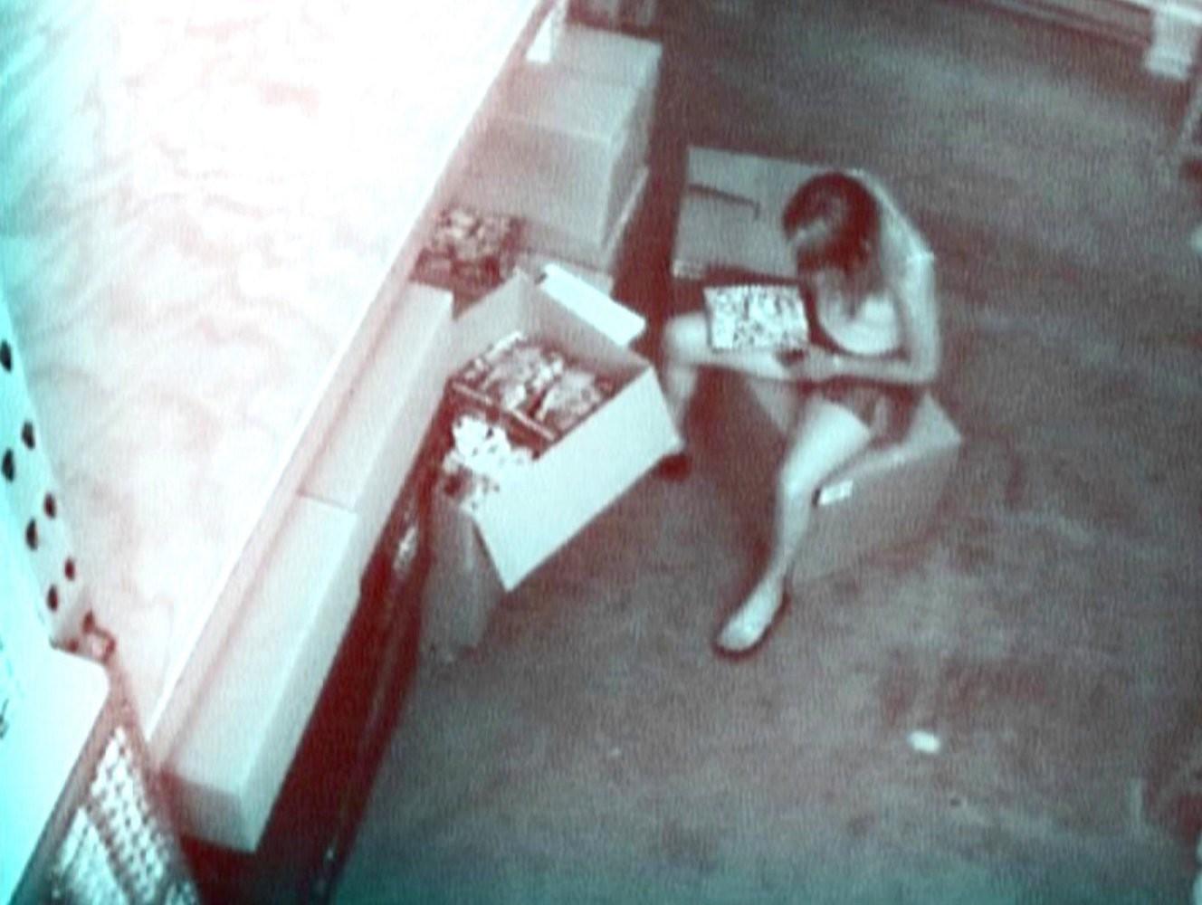 16P dirty skank caught fingering herself on hidden camera
