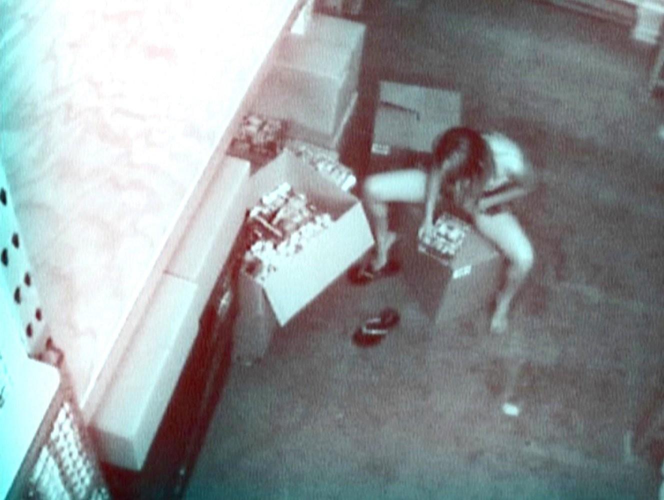 16P dirty skank caught fingering herself on hidden camera