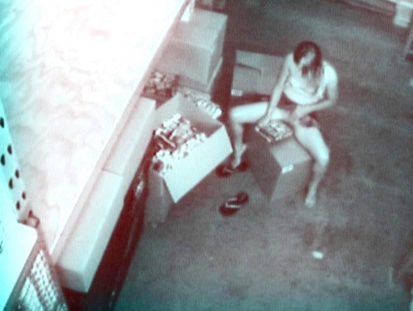 16P dirty skank caught fingering herself on hidden camera