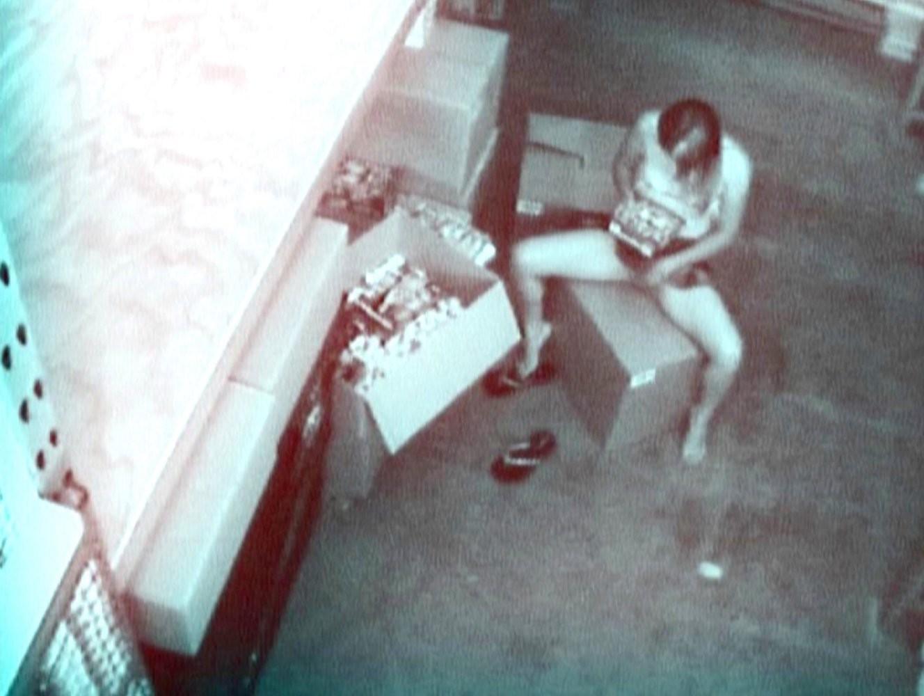 16P dirty skank caught fingering herself on hidden camera