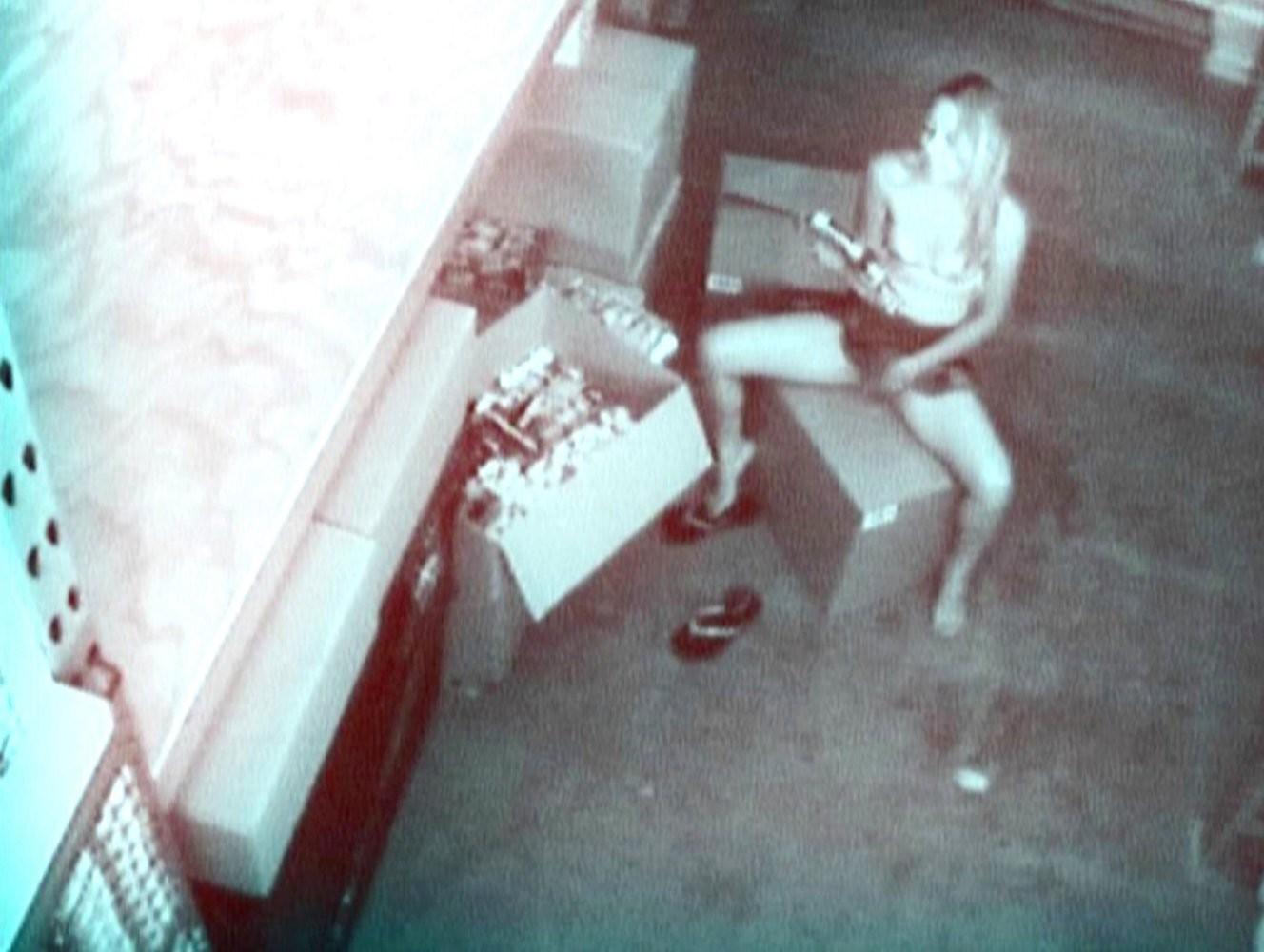 16P dirty skank caught fingering herself on hidden camera