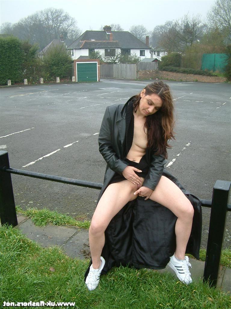 15P Amateur exhibitionist babe masturbating in public