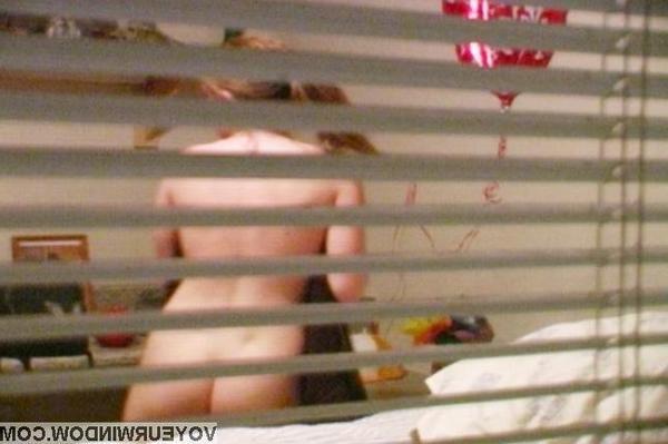 16P Amateur babe caught masturbating through window