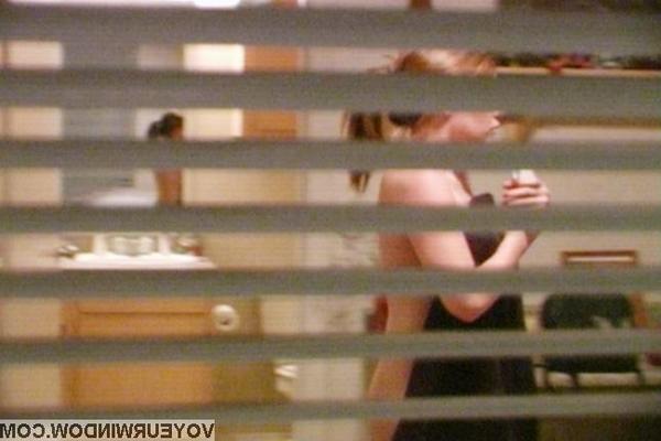 16P Amateur babe caught masturbating through window
